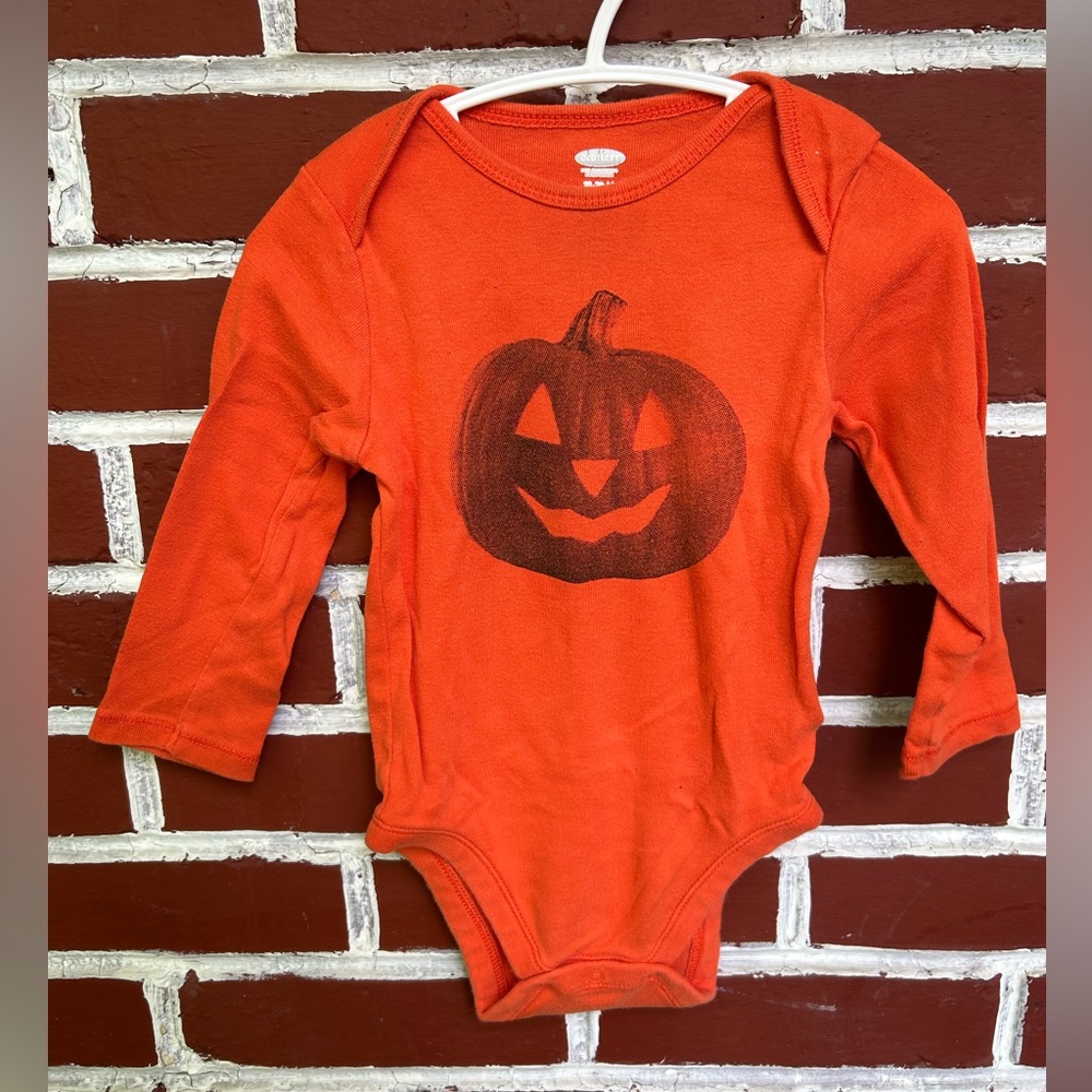 Old navy | long sleeve Halloween orange onesie with pumpkin | size 18-24m